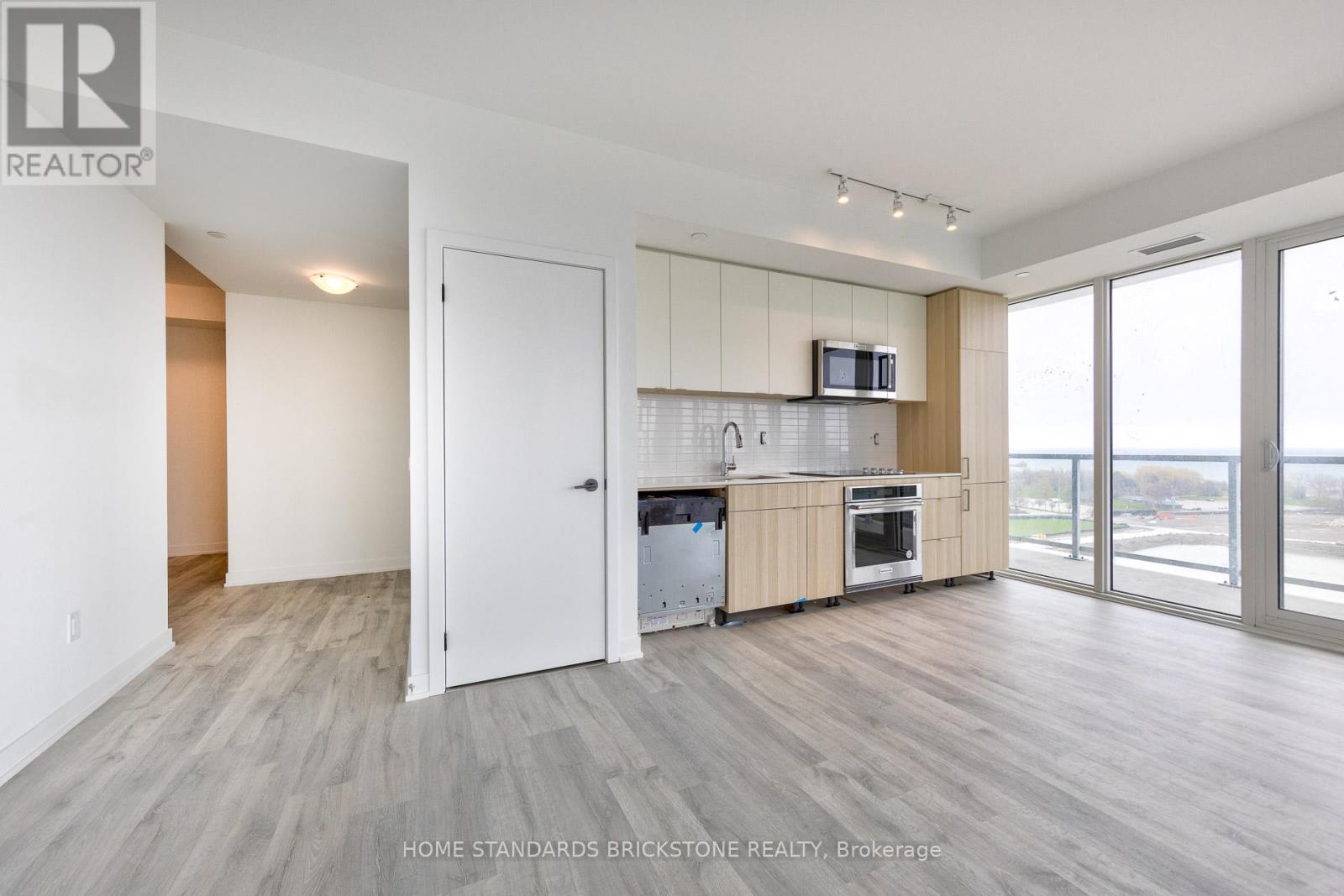 1012 - 220 Missinnihe Way, Mississauga, Ontario  L5H 0A9 - Photo 3 - W12122136