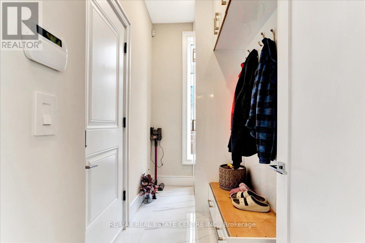 89 Russell Drive, Oakville (Cp College Park), Ontario  L6H 1L4 - Photo 8 - W12122146