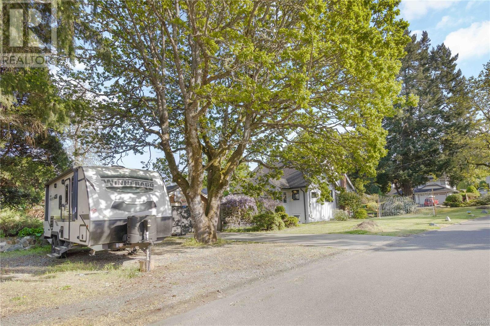 1060 Tulip Ave, Saanich, British Columbia  V8Z 2P9 - Photo 37 - 996850