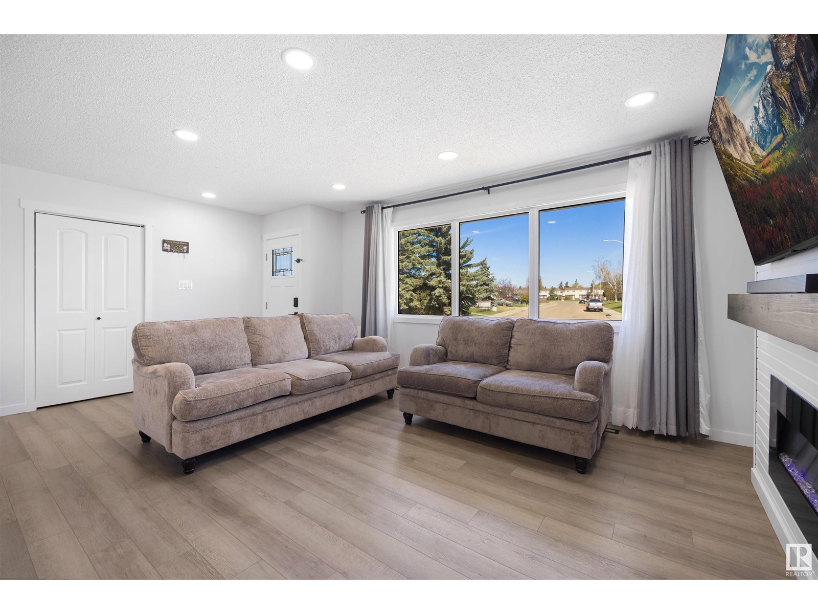Property at 4619 128 AV NW image 5