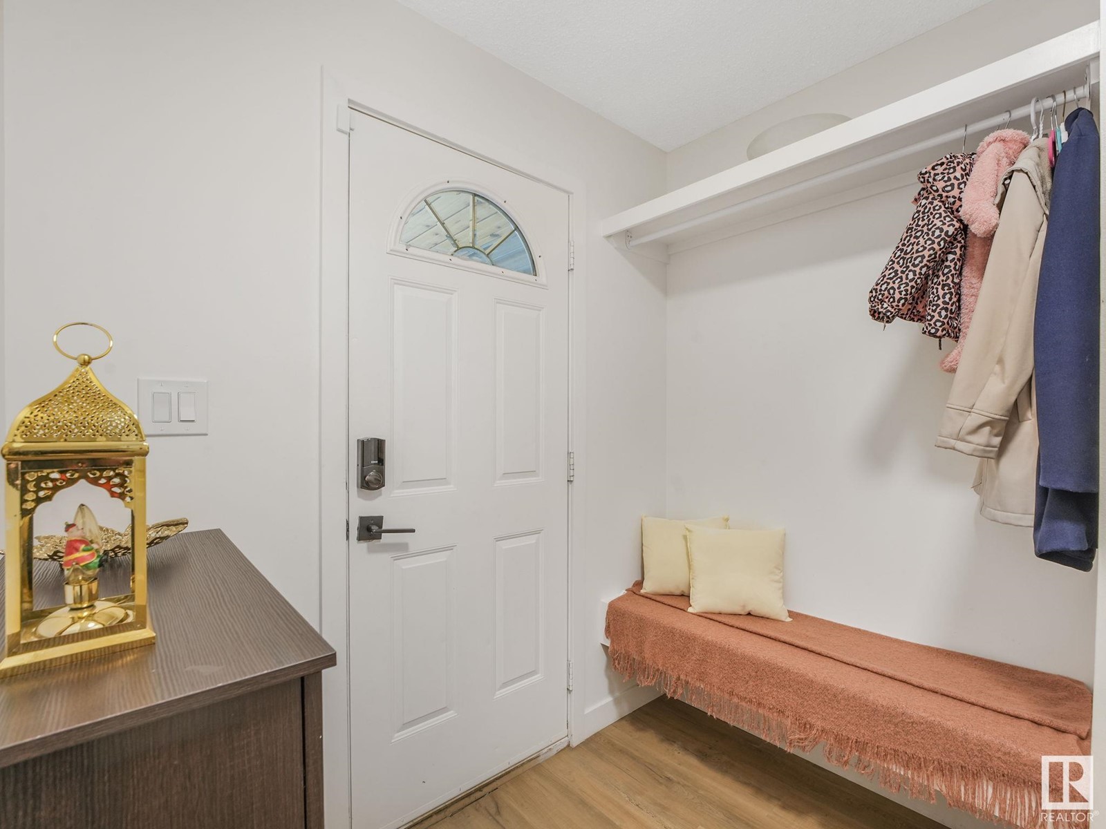 Property at 11936 145 AV NW image 4