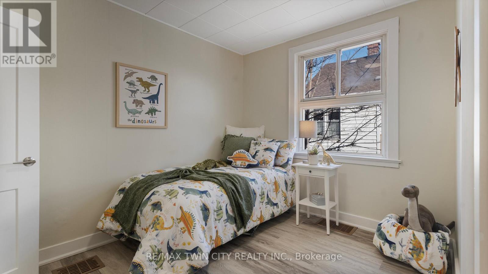 248 Sydenham Street, Brantford, Ontario  N3R 3Z8 - Photo 17 - X12122137