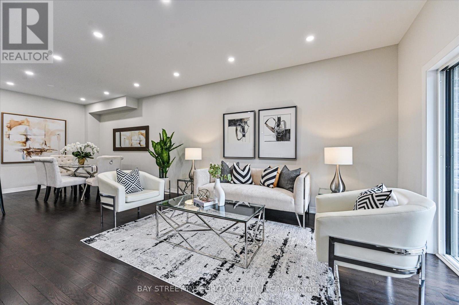 47 VANTAGE LOOP, Newmarket, Ontario