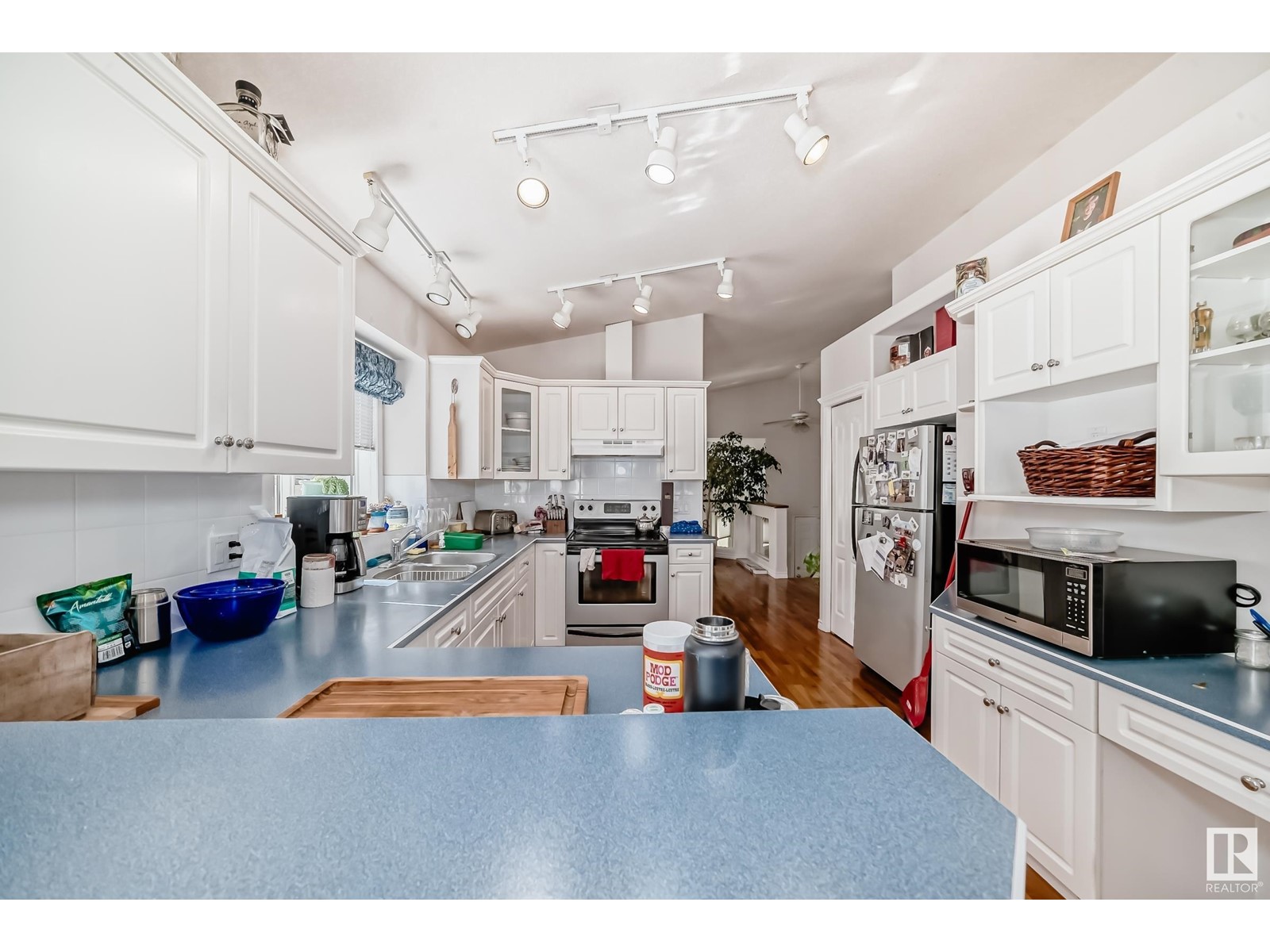 Property at 41 Oakmont DR image 5