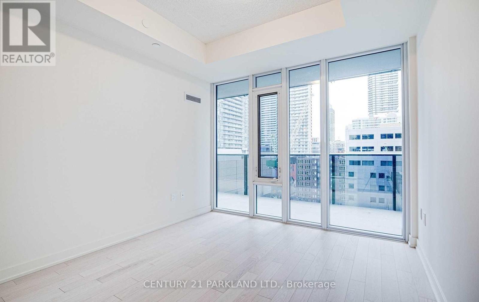 1021 - 330 Richmond Street W, Toronto, Ontario  M5V 0M4 - Photo 14 - C12122179
