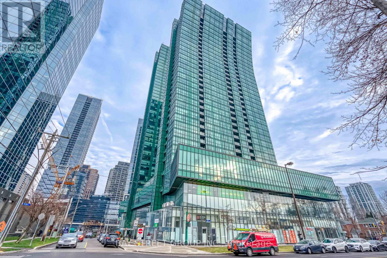 <div class="slider-price">$710,000</div><p>2605 - 11 Bogert Avenue, Toronto, Ontario</p>