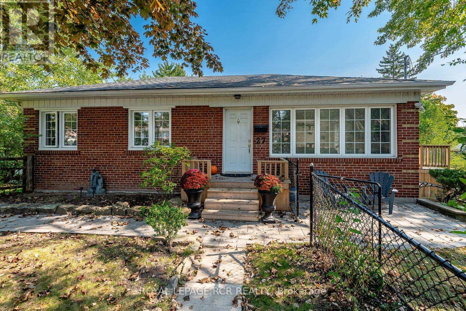27 BOOTHBAY CRESCENT, Newmarket, Ontario