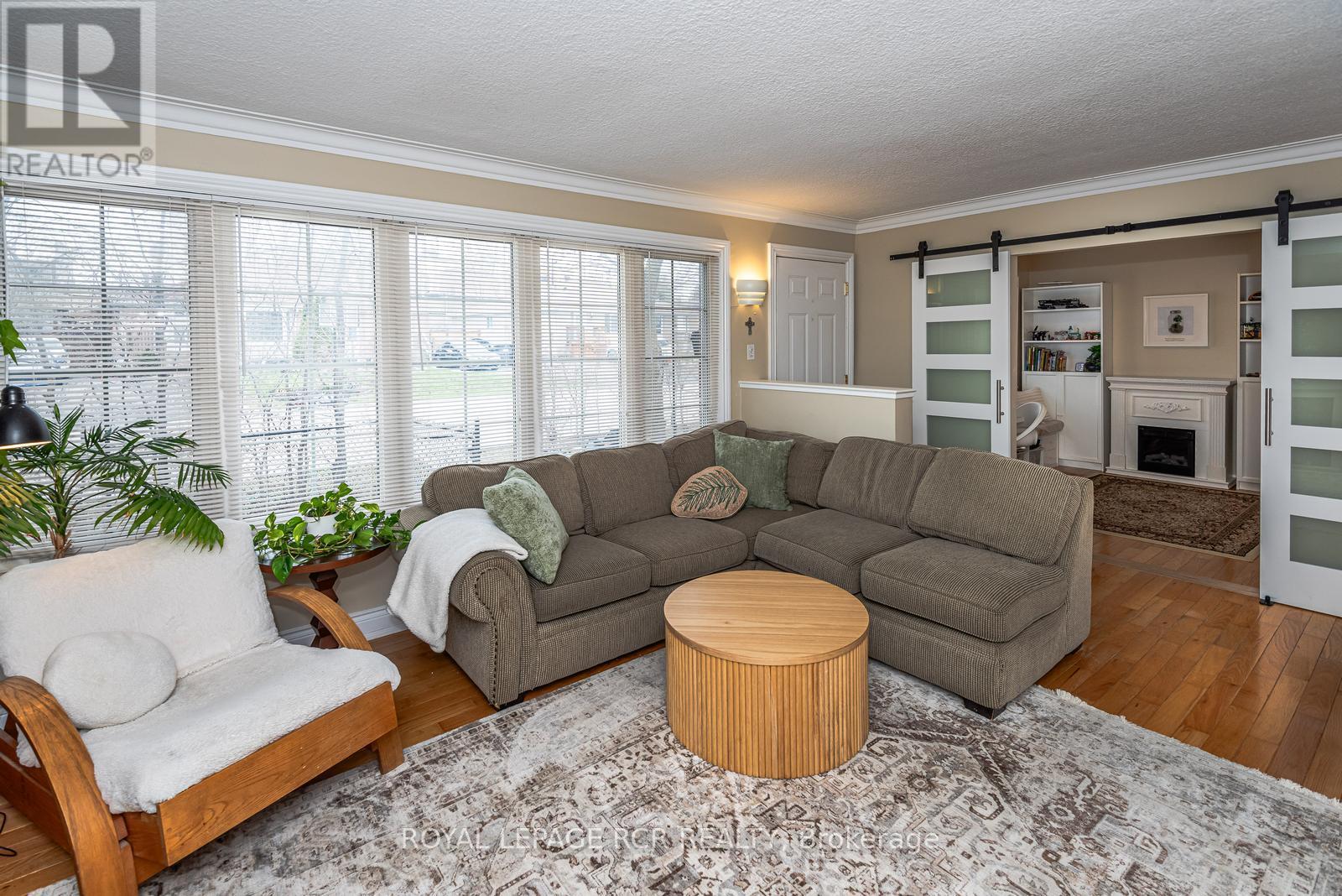 27 Boothbay Crescent, Newmarket, Ontario  L3Y 1X6 - Photo 2 - N12122183