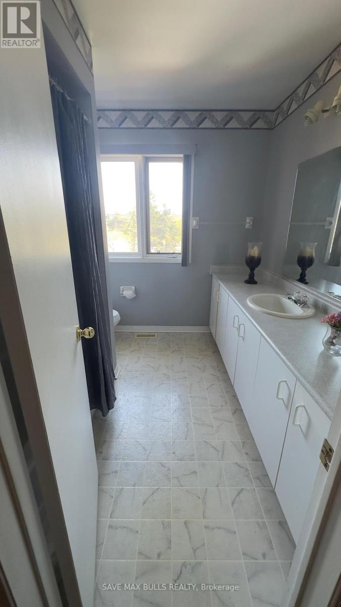 146 Toba Crescent, Brampton, Ontario  L6Z 4R9 - Photo 20 - W12122185