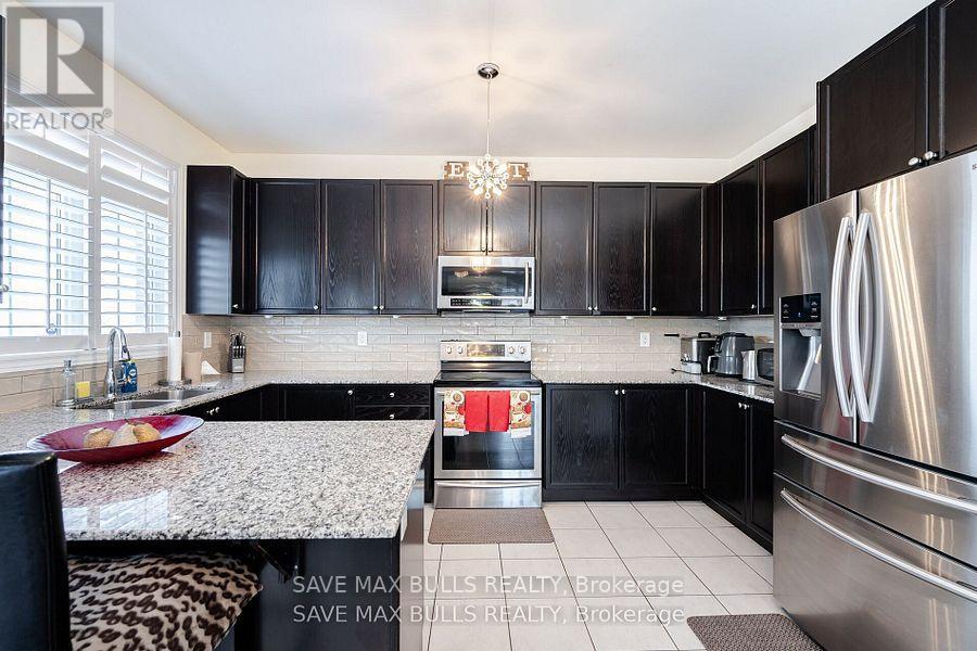 92 Veterans Drive, Brampton, Ontario  L7A 3Z7 - Photo 13 - W12122202