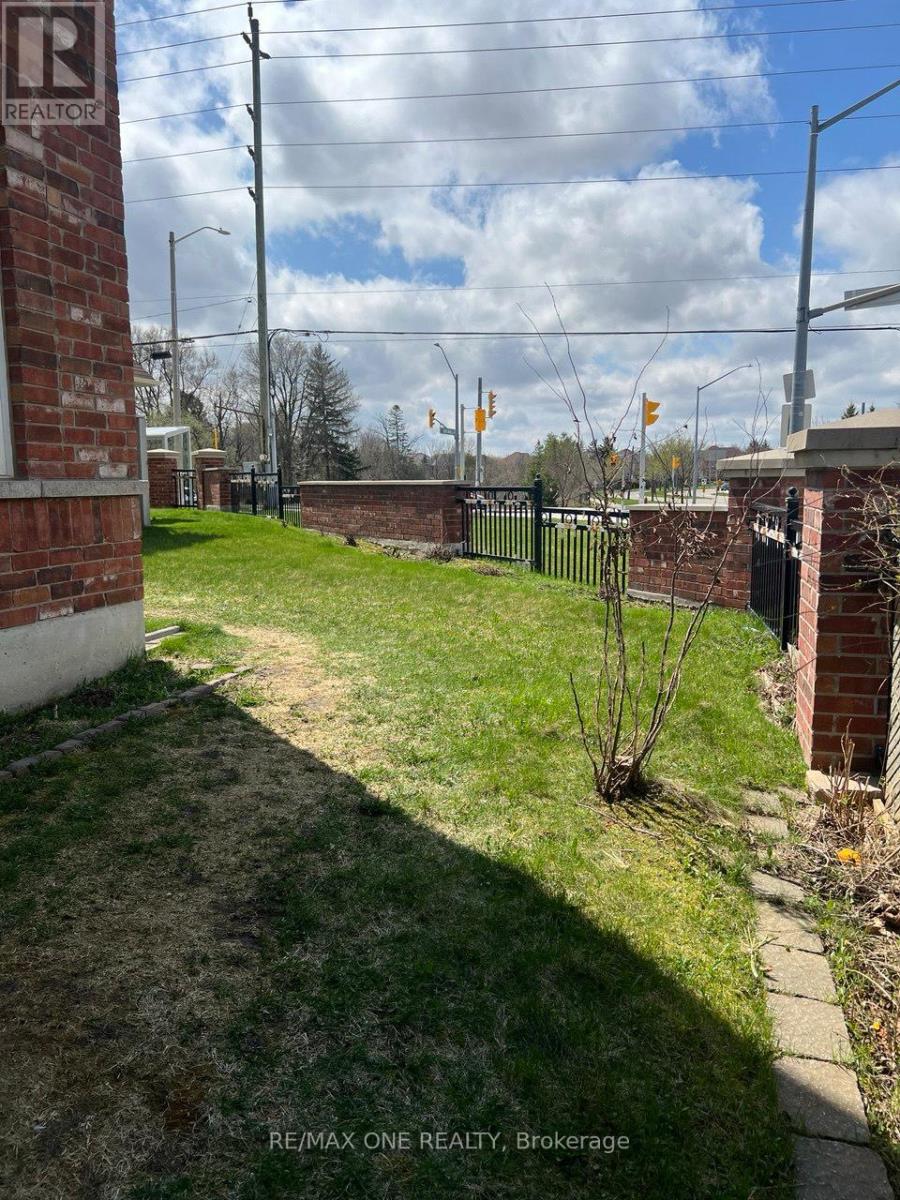 118 - 9 Old Colony Road, Richmond Hill, Ontario  L4E 4L5 - Photo 3 - N12122182