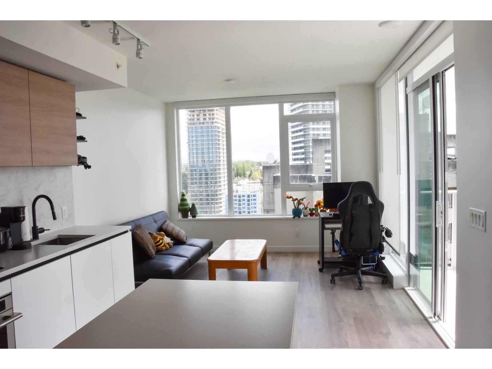 1608 10448 University Drive, Surrey, British Columbia  V3T 0S7 - Photo 2 - R2997676