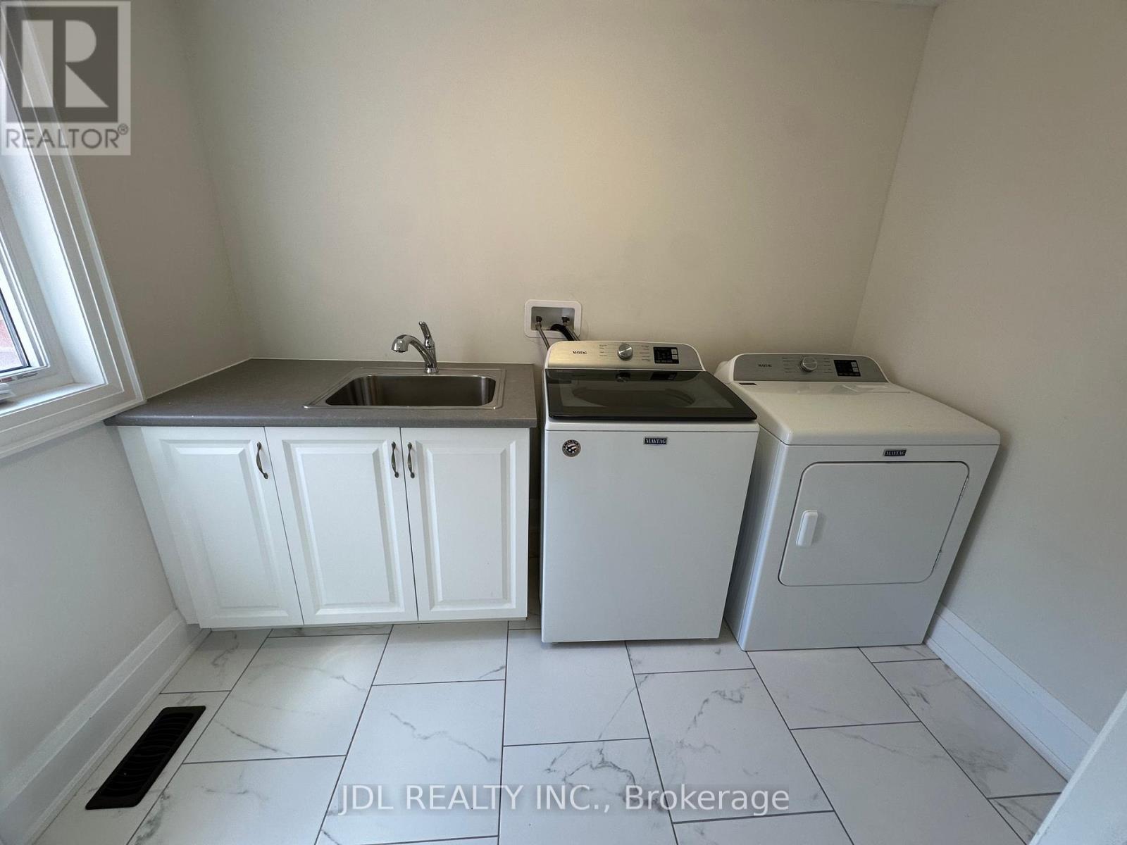 26 Callisto Lane, Richmond Hill, Ontario  L4C 5G9 - Photo 11 - N12073893