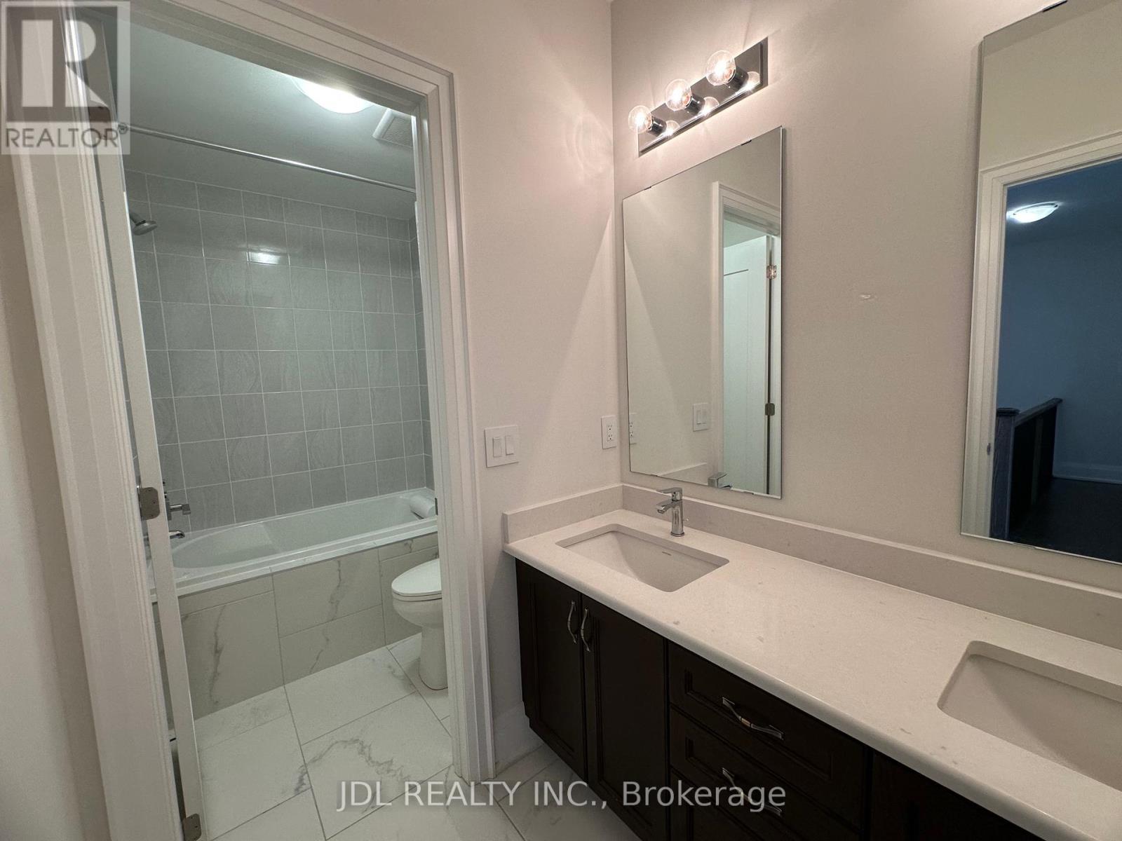 26 Callisto Lane, Richmond Hill, Ontario  L4C 5G9 - Photo 17 - N12073893