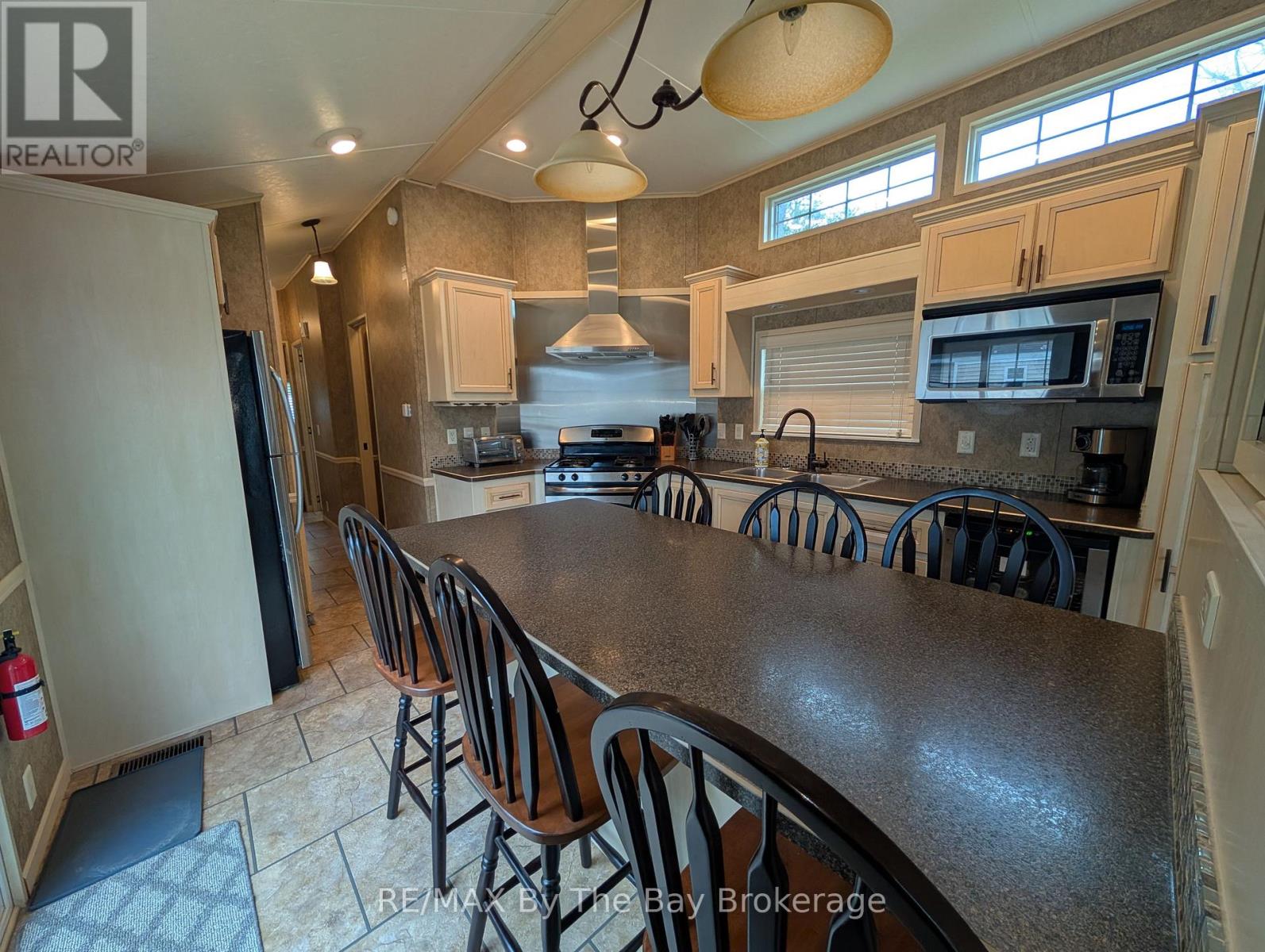 40 Temagami Trail, Wasaga Beach, Ontario  L9Z 1X7 - Photo 4 - S12122233