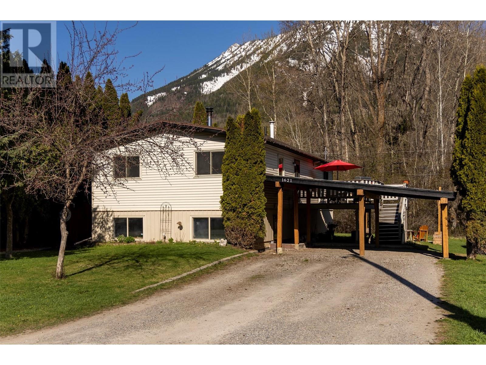 1621 11th Avenue, Fernie, British Columbia