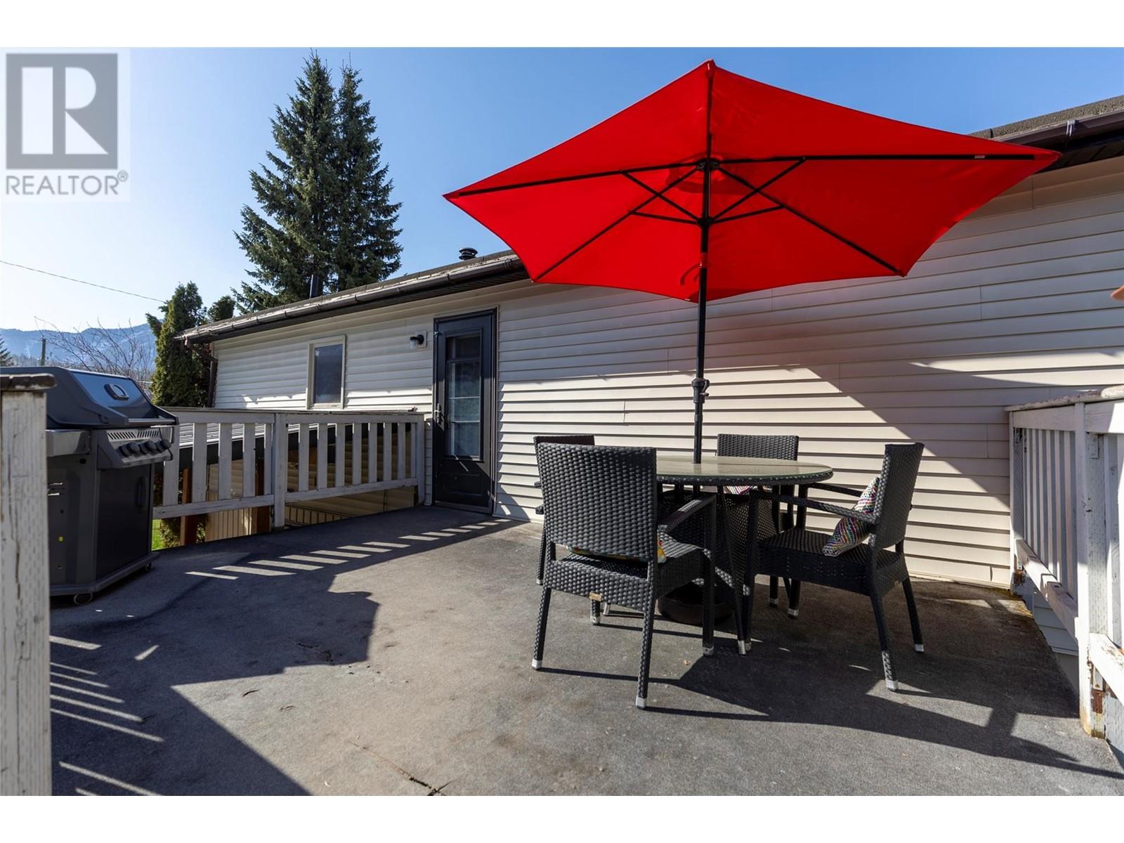 1621 11th Avenue, Fernie, British Columbia  V0B 1M0 - Photo 12 - 10346172