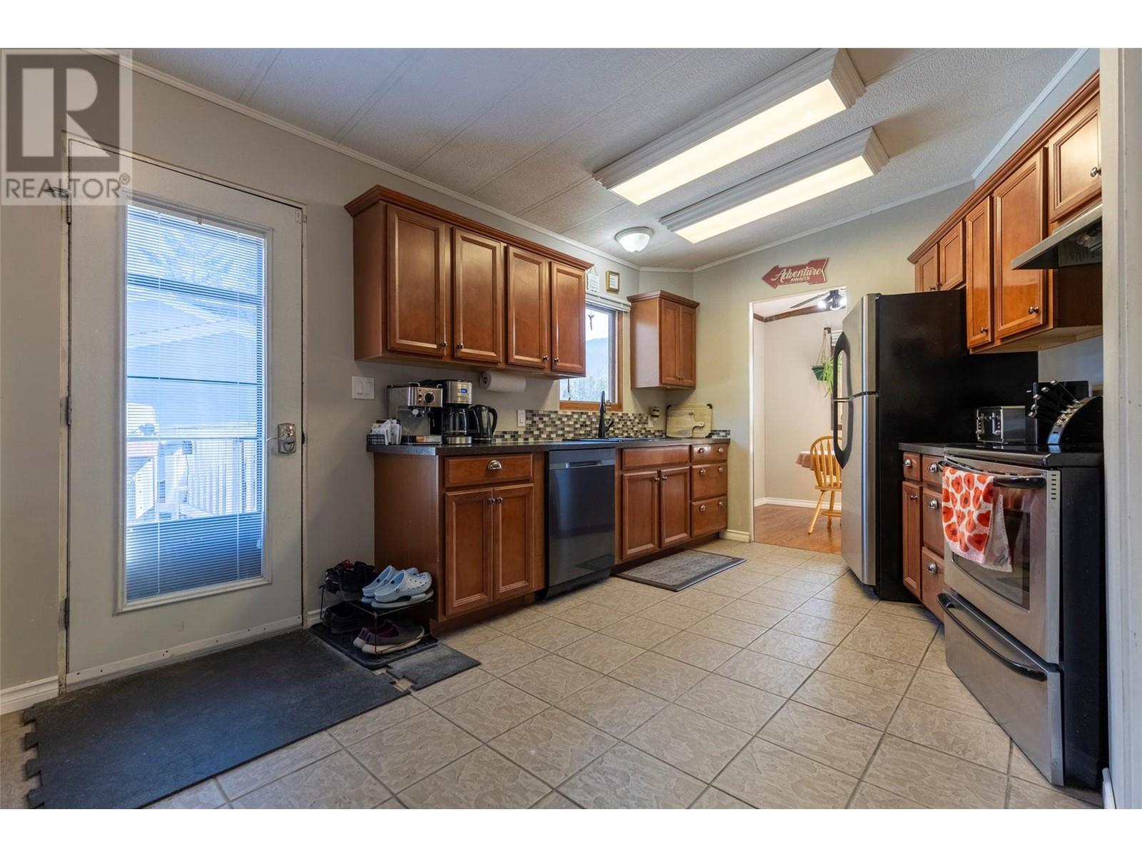 1621 11th Avenue, Fernie, British Columbia  V0B 1M0 - Photo 14 - 10346172