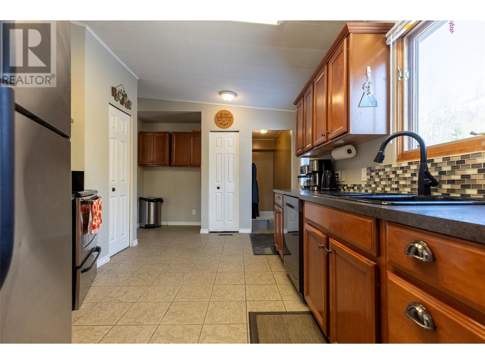 1621 11th Avenue, Fernie, British Columbia  V0B 1M0 - Photo 17 - 10346172