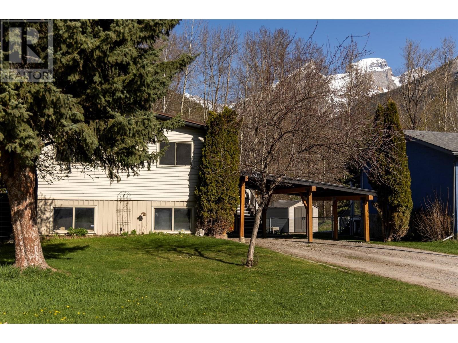 1621 11th Avenue, Fernie, British Columbia  V0B 1M0 - Photo 3 - 10346172