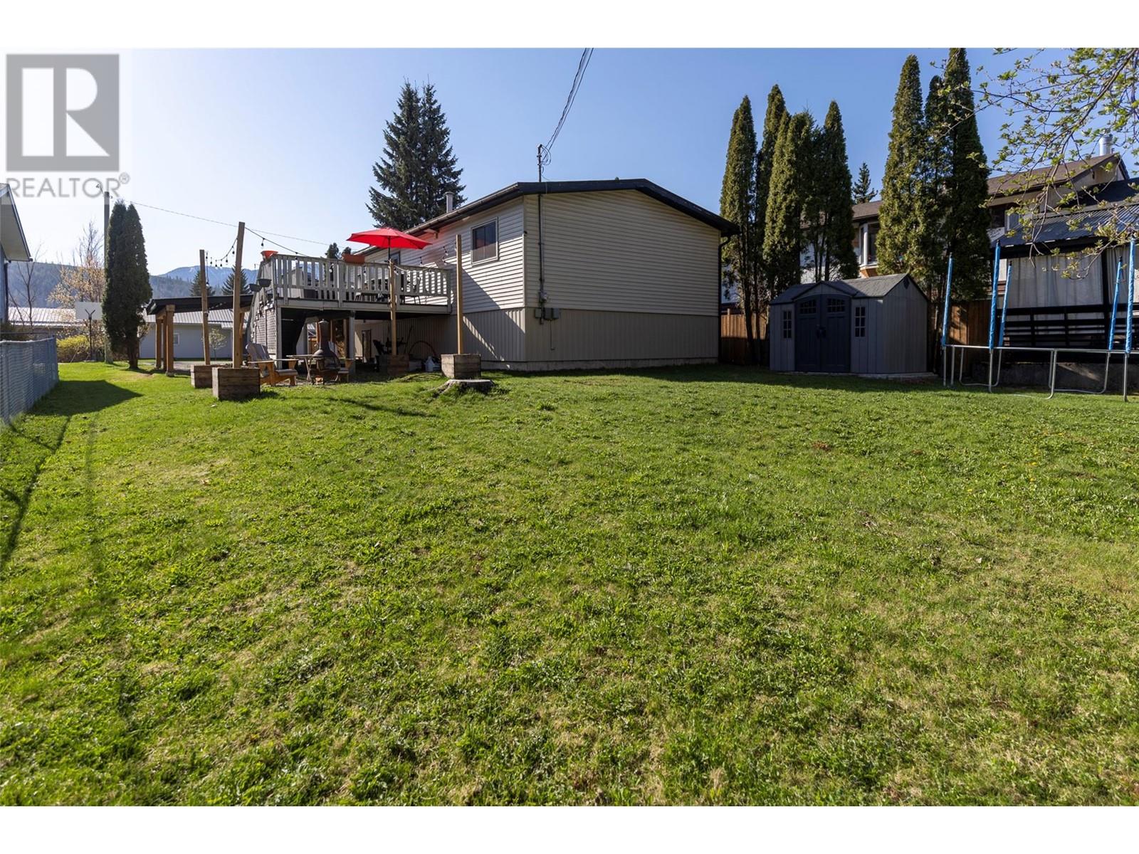 1621 11th Avenue, Fernie, British Columbia  V0B 1M0 - Photo 7 - 10346172