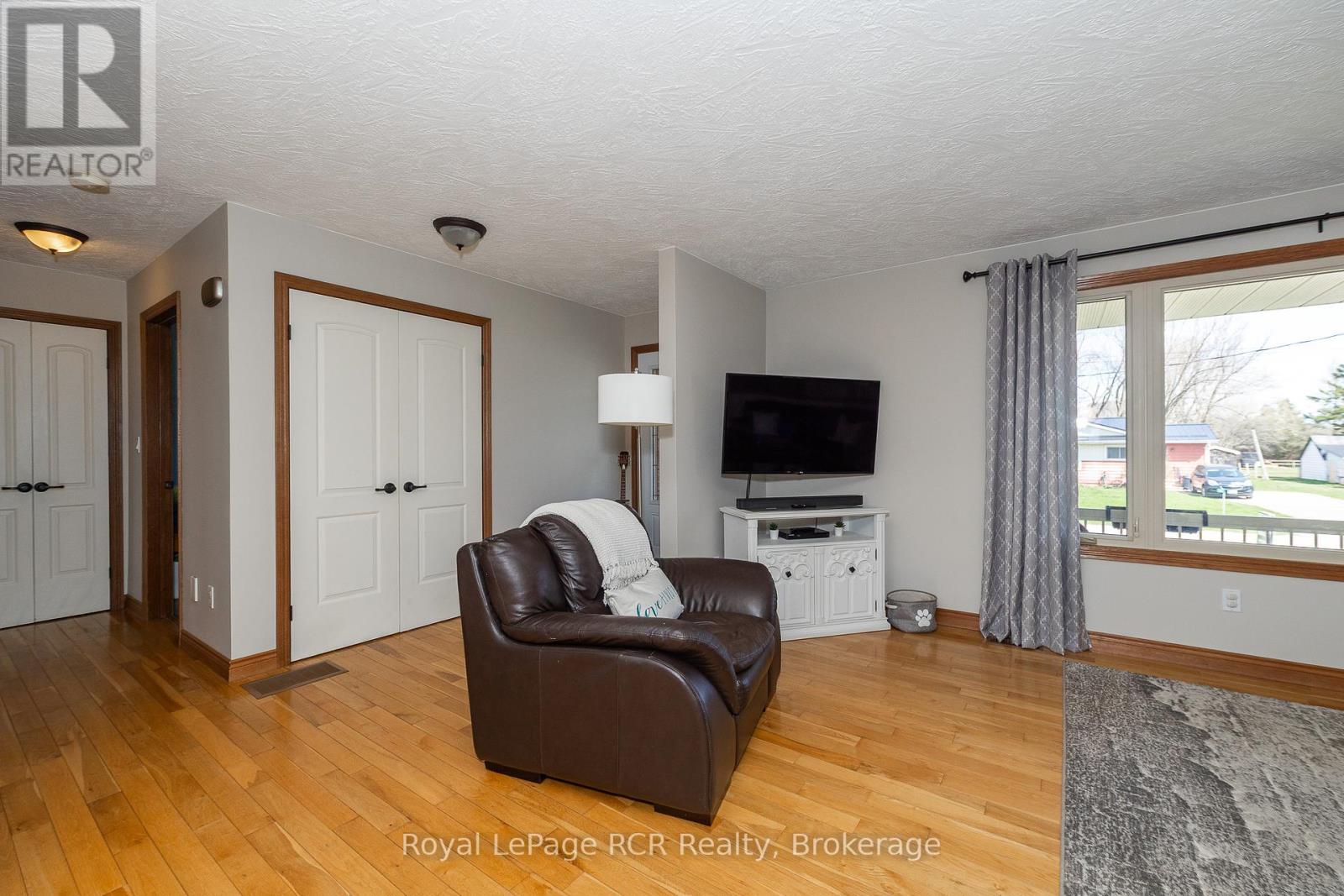 37 Alice Street, South Bruce, Ontario  N0H 1A0 - Photo 17 - X12122245