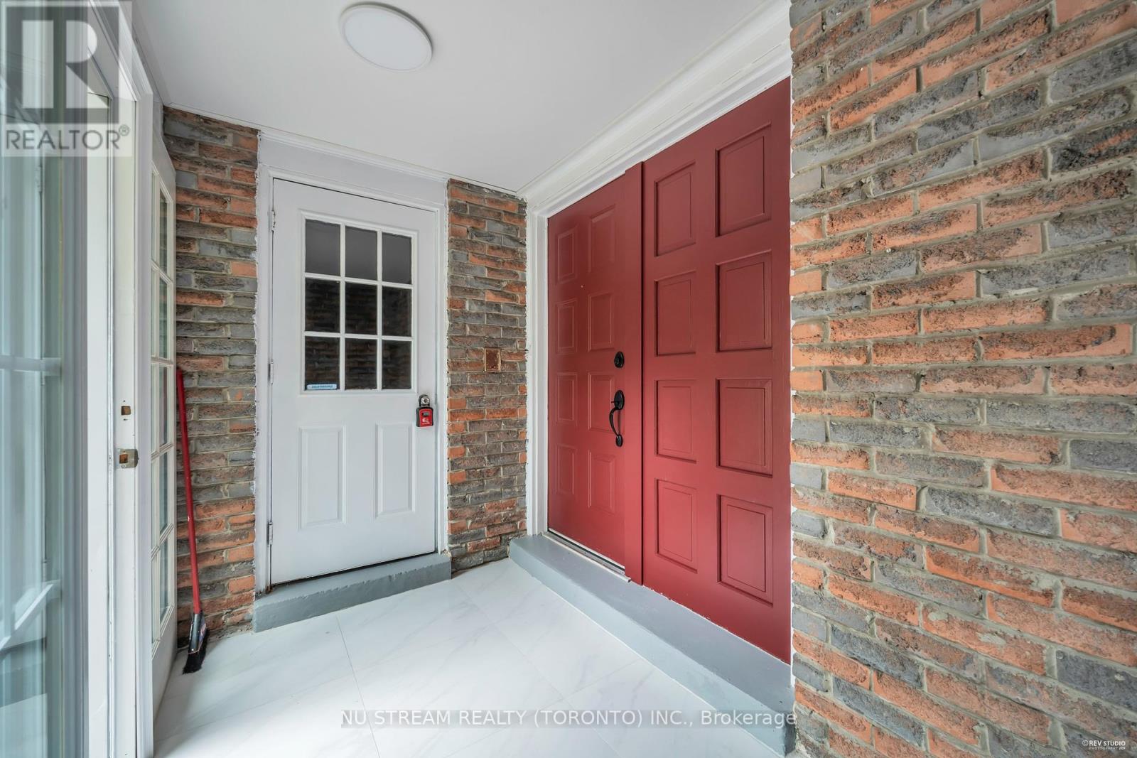 Property at 9 LIEBECK CRESCENT image 4