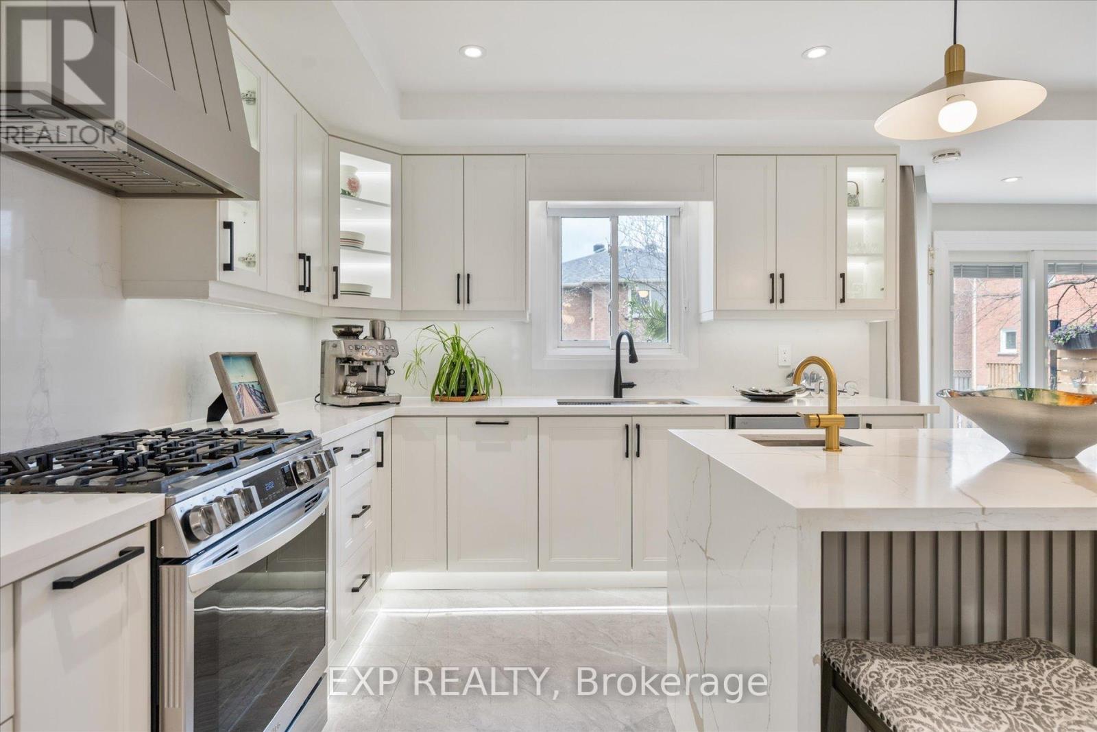 10 Stratford Drive, Richmond Hill, Ontario  L4B 1V7 - Photo 13 - N12120422