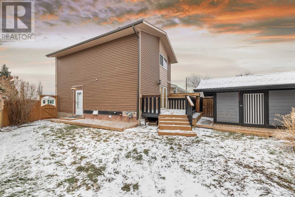 Property at 522 Queensland Place SE image 4