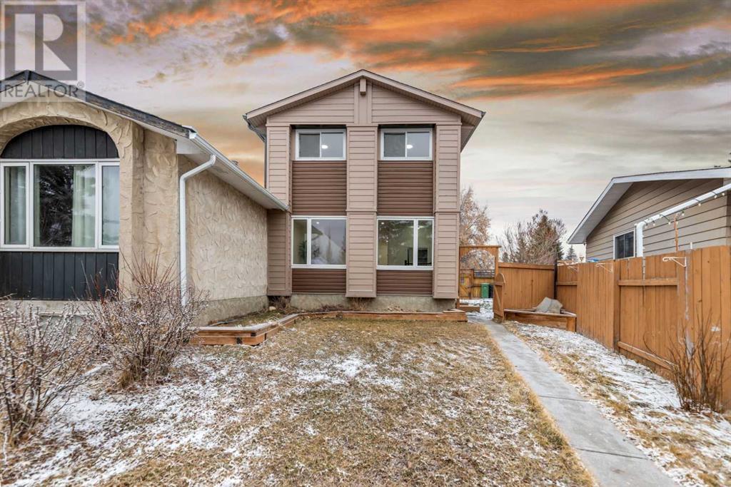 Property at 522 Queensland Place SE image 1