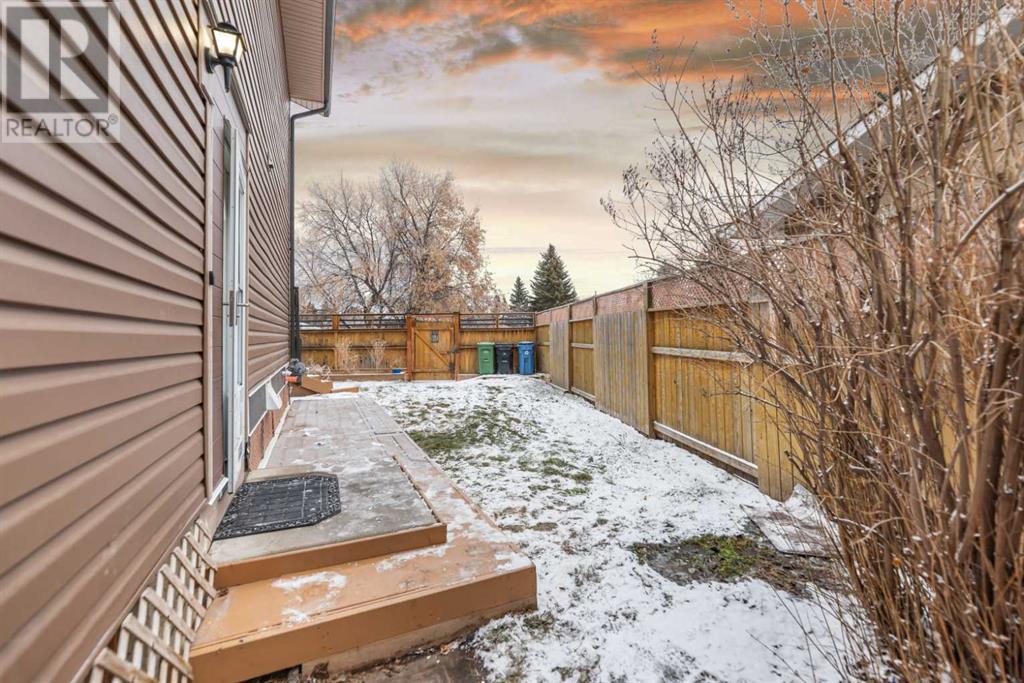 Property at 522 Queensland Place SE image 3