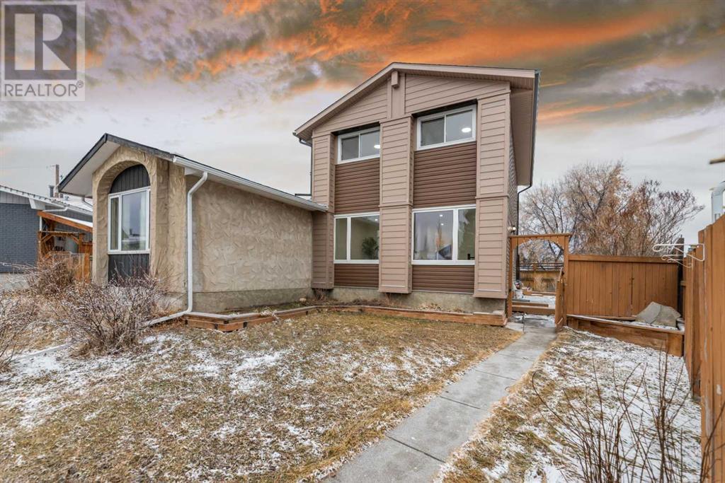 Property at 522 Queensland Place SE image 2