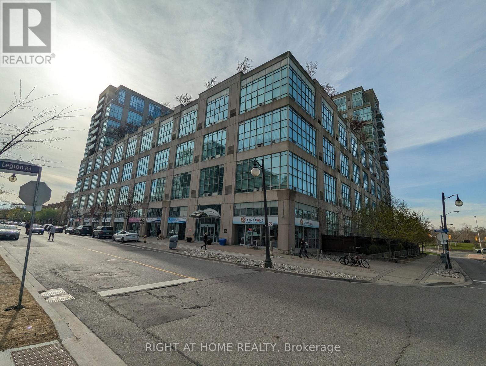215 - 300 Manitoba Street, Toronto (Mimico), Ontario  M8Y 4G6 - Photo 3 - W12122240