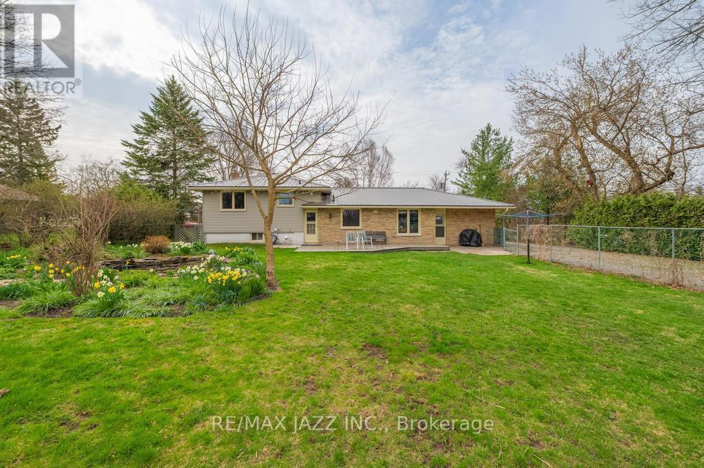 62 Manvers Drive, Kawartha Lakes, Ontario  L0B 1K0 - Photo 4 - X12122268