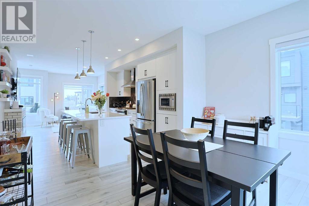 Property at 255 Greenbriar Common NW image 4