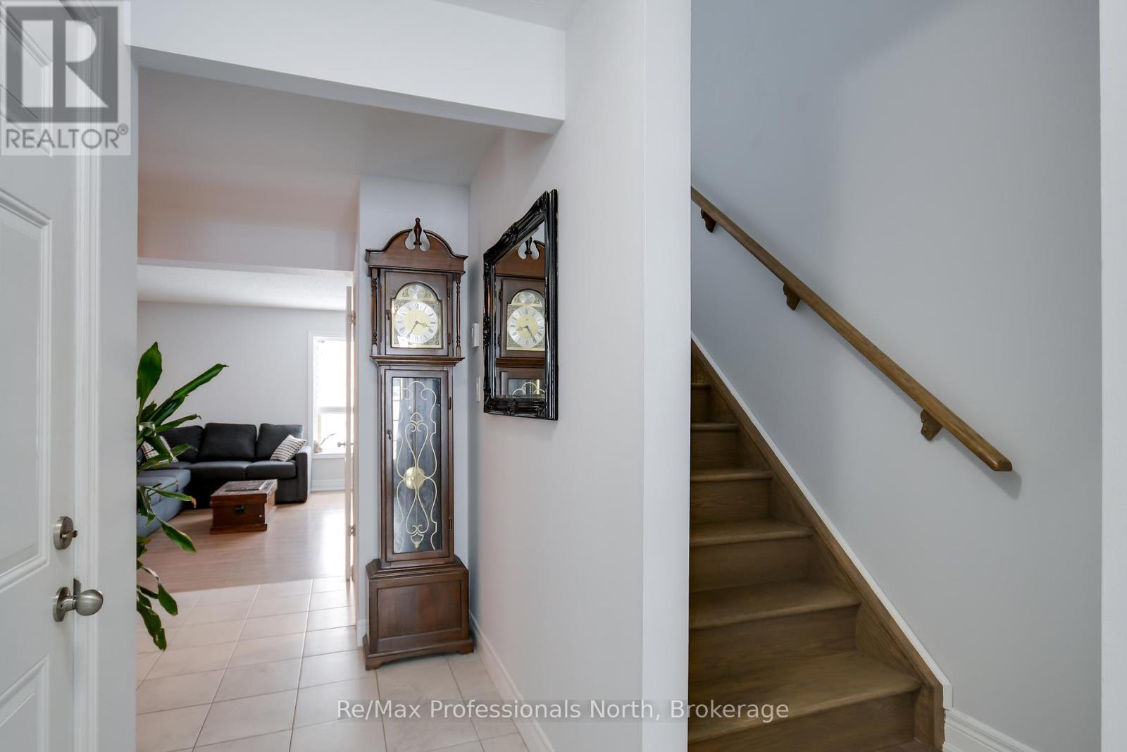230 Pine Street, Gravenhurst, Ontario  P1P 1B1 - Photo 3 - X12122289