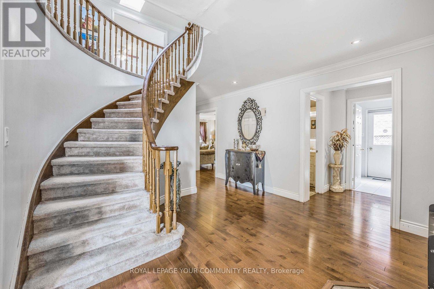 Property at 261 HOOVER DRIVE W image 2