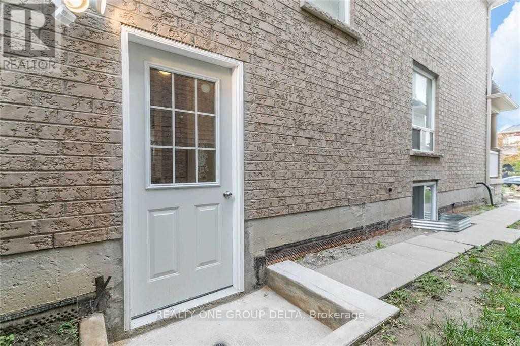 Lower - 8 Charlemagne Avenue, Barrie, Ontario  L4M 0A9 - Photo 2 - S12122293
