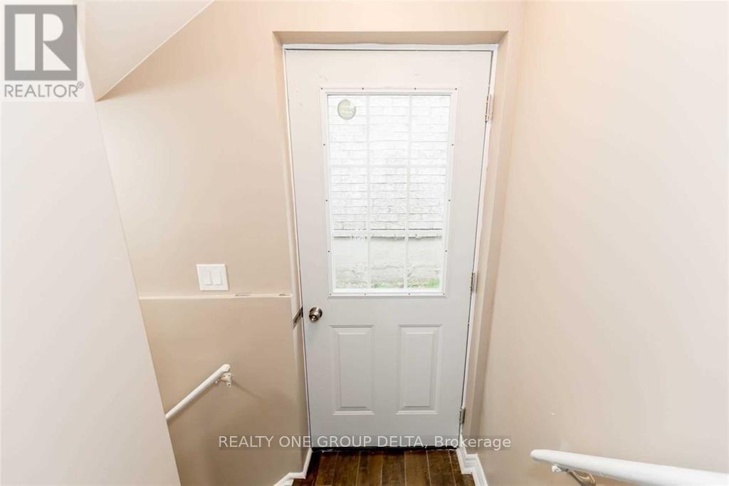 Lower - 8 Charlemagne Avenue, Barrie, Ontario  L4M 0A9 - Photo 3 - S12122293