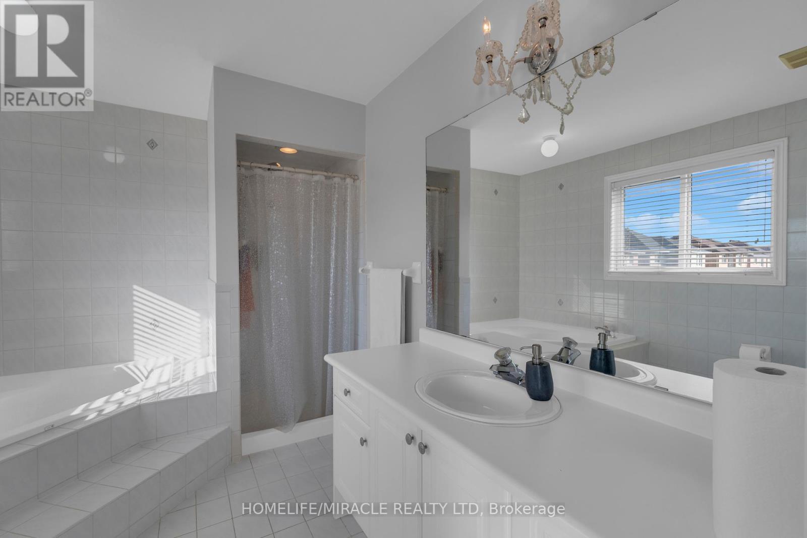 18 Hartwell Gate, Brampton, Ontario  L6R 2V3 - Photo 25 - W12120713