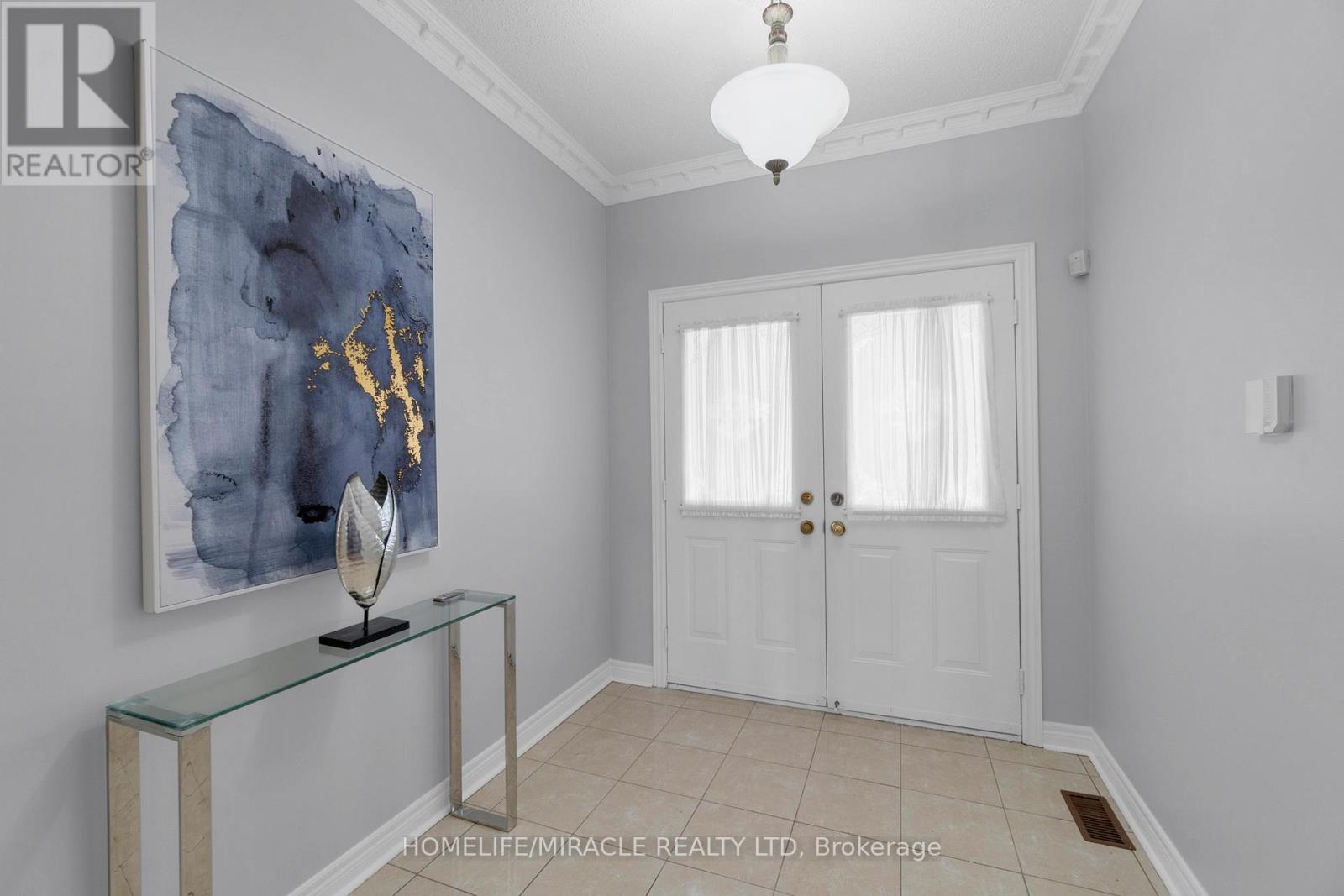 18 Hartwell Gate, Brampton, Ontario  L6R 2V3 - Photo 5 - W12120713
