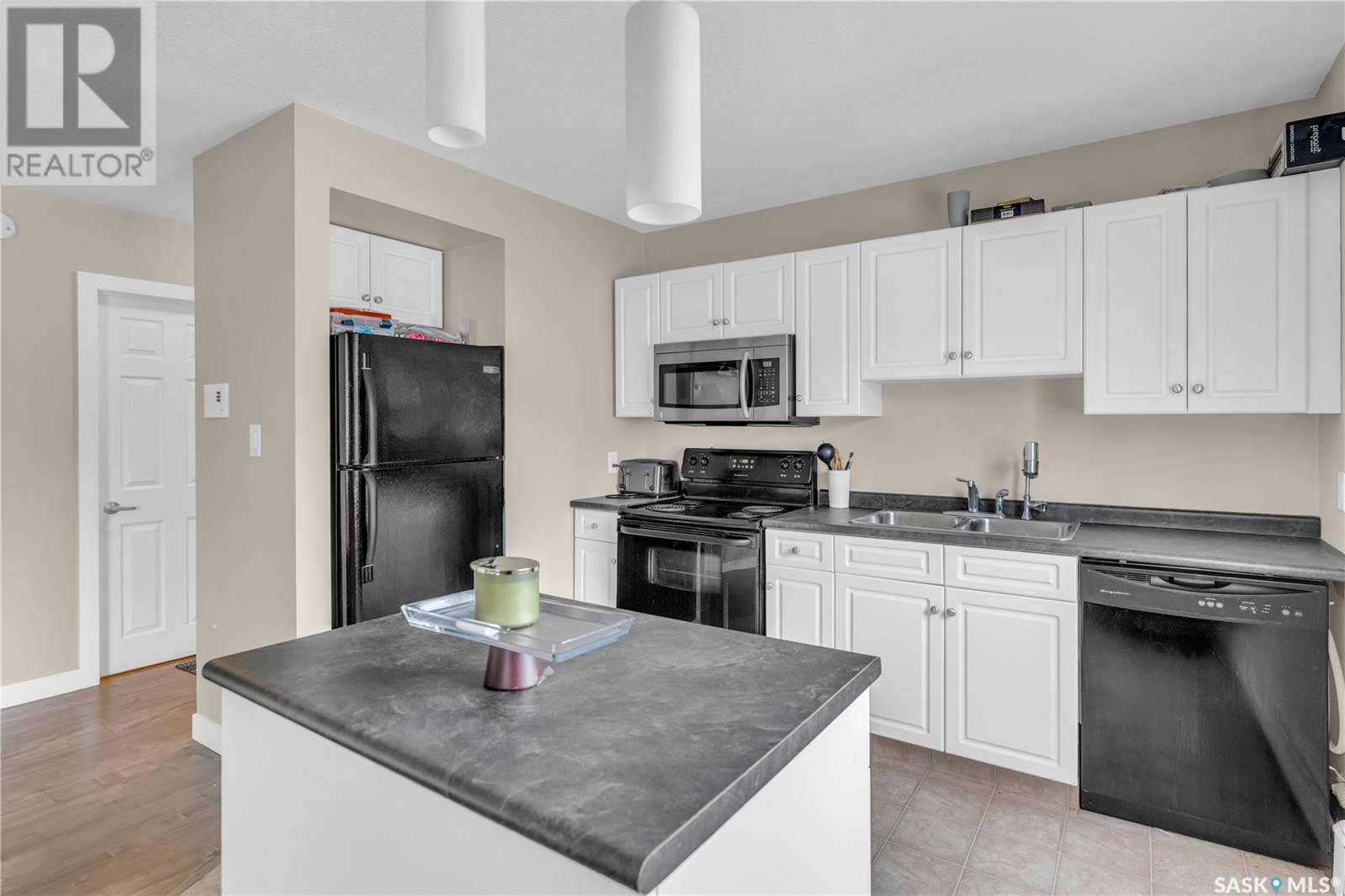 Property at 12 2358 Rae STREET image 1