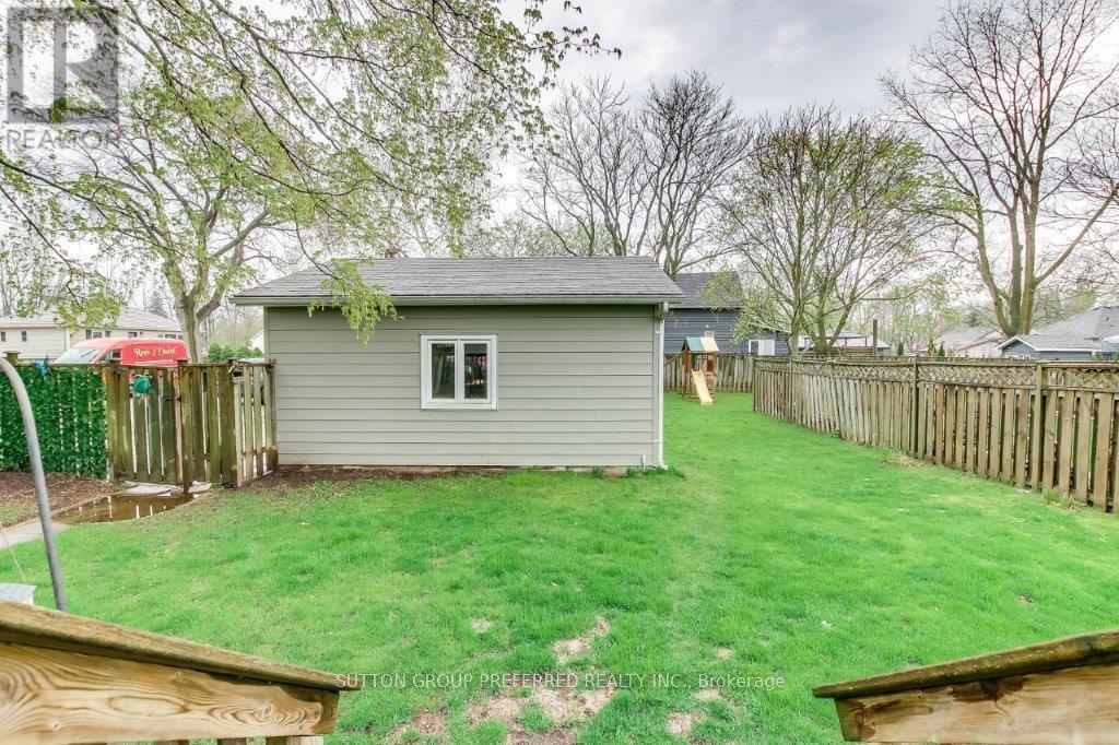 2517 Queen Street, Strathroy-Caradoc, Ontario  N0L 1W0 - Photo 28 - X12120949