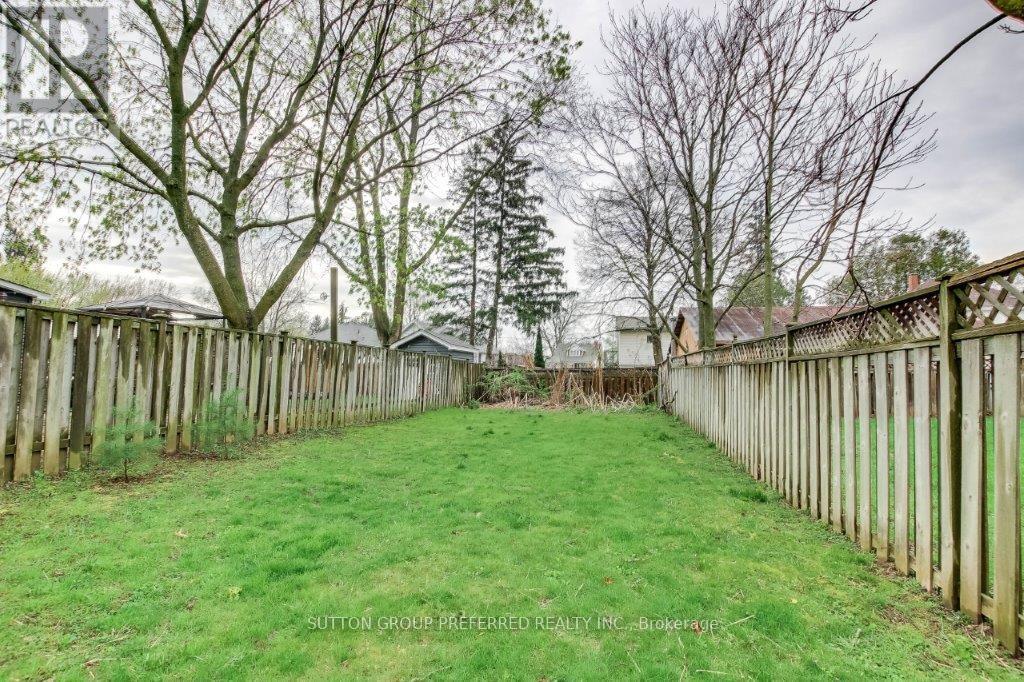 2517 Queen Street, Strathroy-Caradoc, Ontario  N0L 1W0 - Photo 31 - X12120949