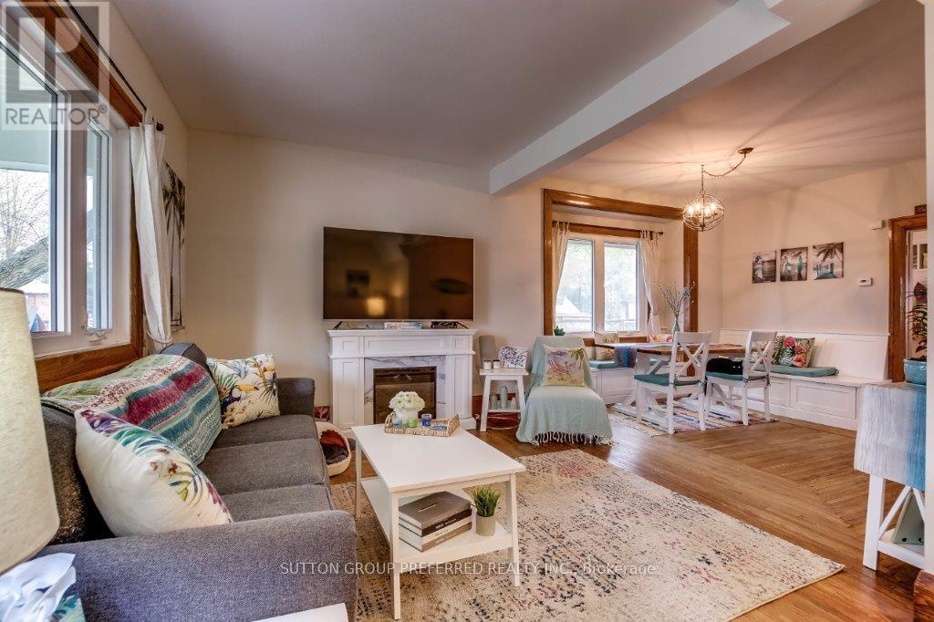 2517 Queen Street, Strathroy-Caradoc, Ontario  N0L 1W0 - Photo 6 - X12120949