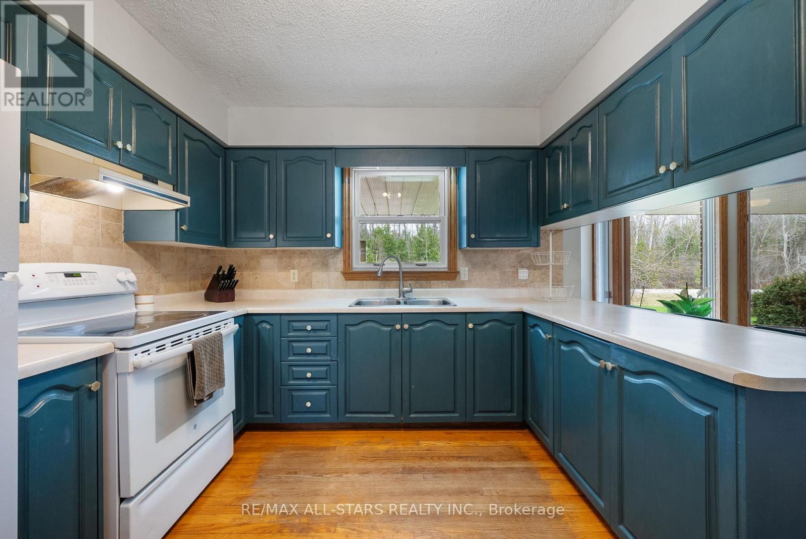 863 Linden Valley Road, Kawartha Lakes, Ontario  K0M 2T0 - Photo 12 - X12122298