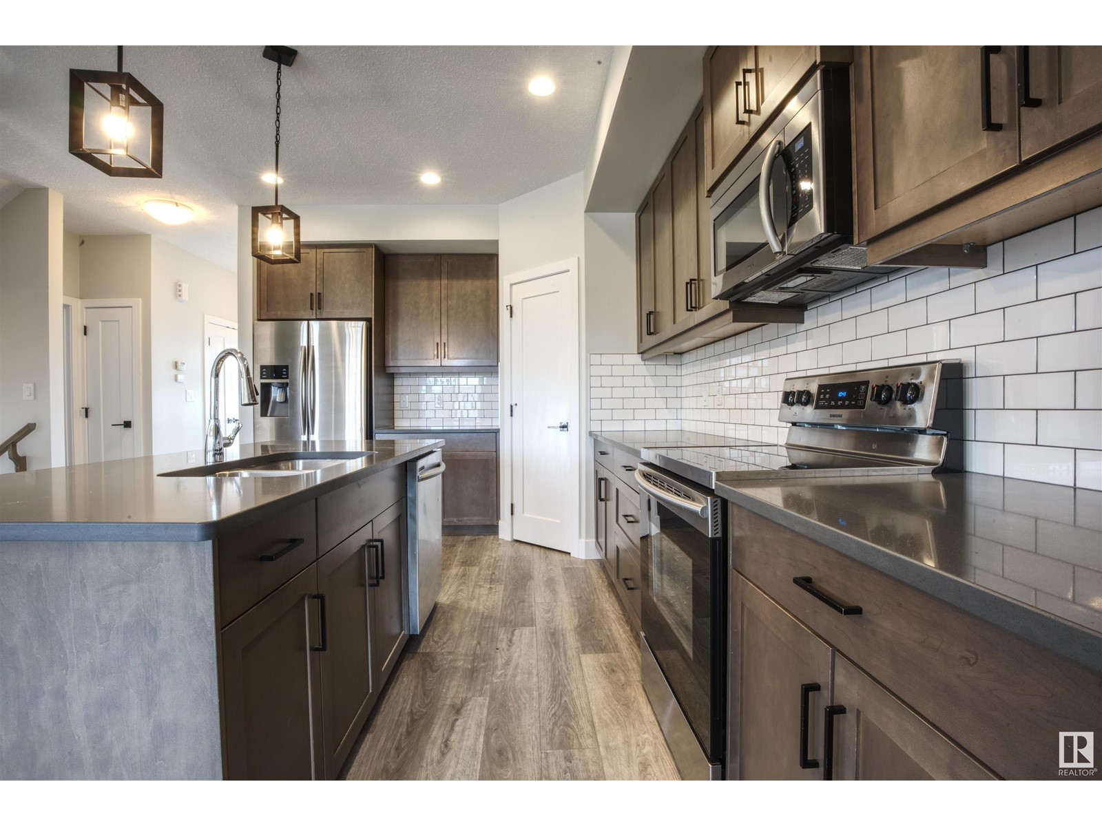 300 Rolston Wd, Leduc, Alberta  T9E 1G5 - Photo 2 - E4434147