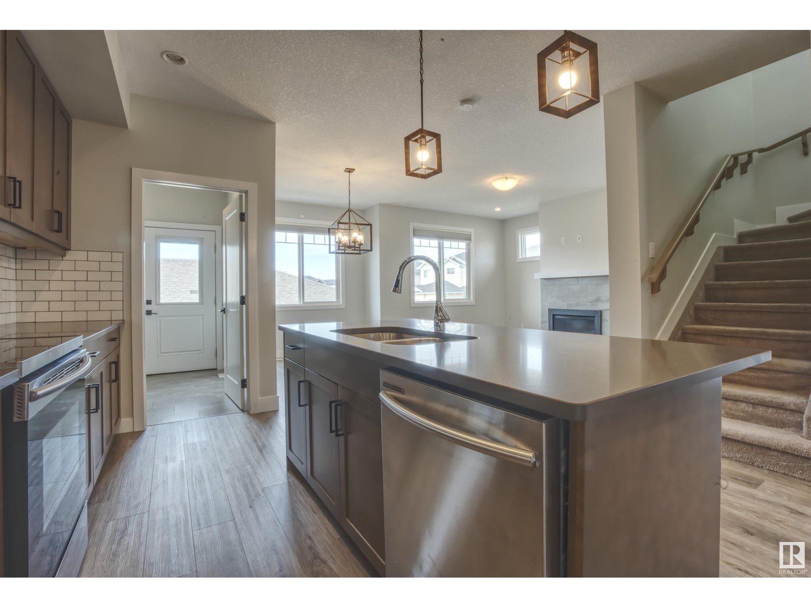 300 Rolston Wd, Leduc, Alberta  T9E 1G5 - Photo 3 - E4434147
