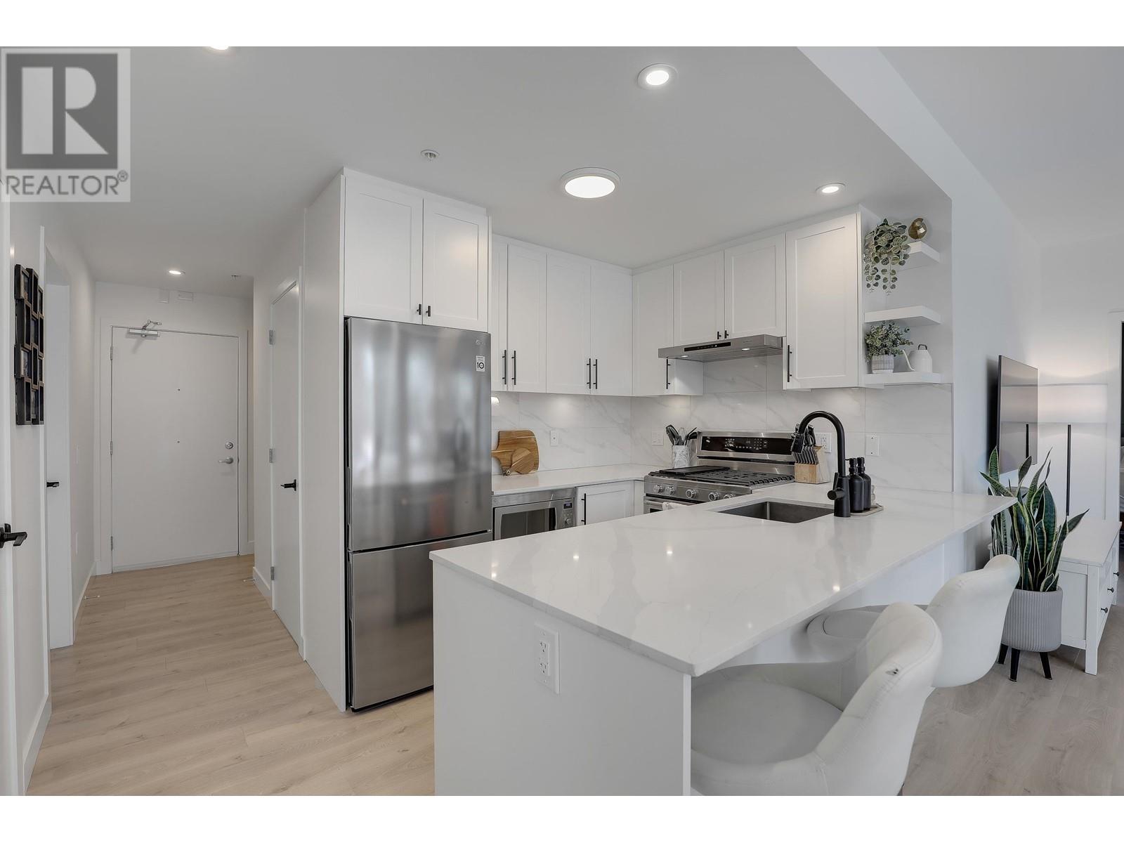 401 2688 Duke Street, Vancouver, British Columbia  V5R 4S9 - Photo 9 - R2997541