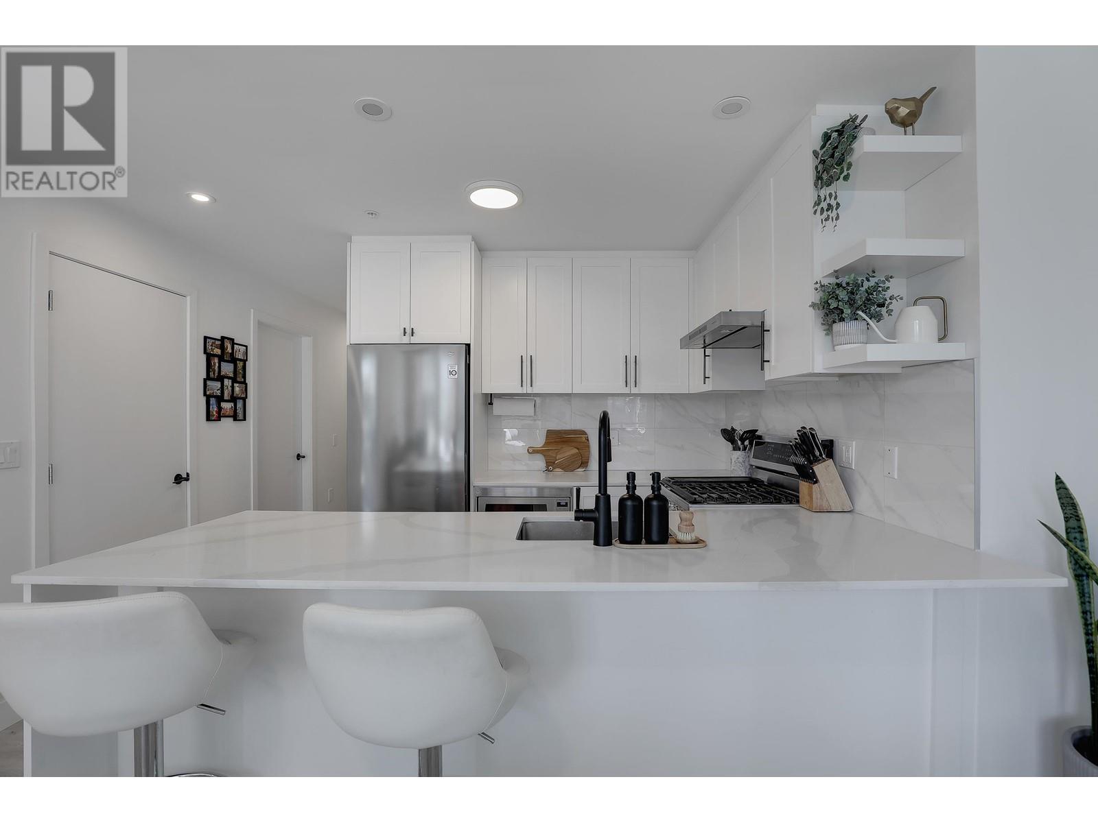 401 2688 Duke Street, Vancouver, British Columbia  V5R 4S9 - Photo 8 - R2997541